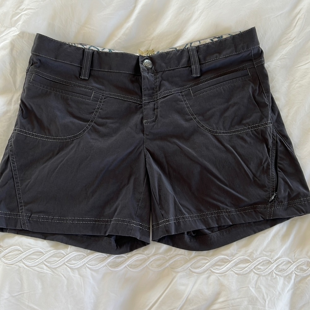Very lightly worn cargo shorts by Athleta.  Size 10.